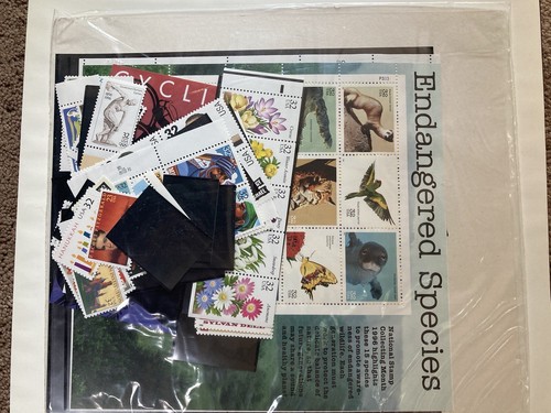 1996 US Commemorative Mint Stamp Collection Hardcover USPS Yearbook - Picture 3 of 3