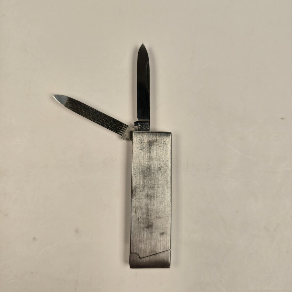 A Japanese-made stainless steel pocket peeler with a registered patent from the pre-plastic era — a genuinely ingenious vintage gadget almost nobody has seen before.
