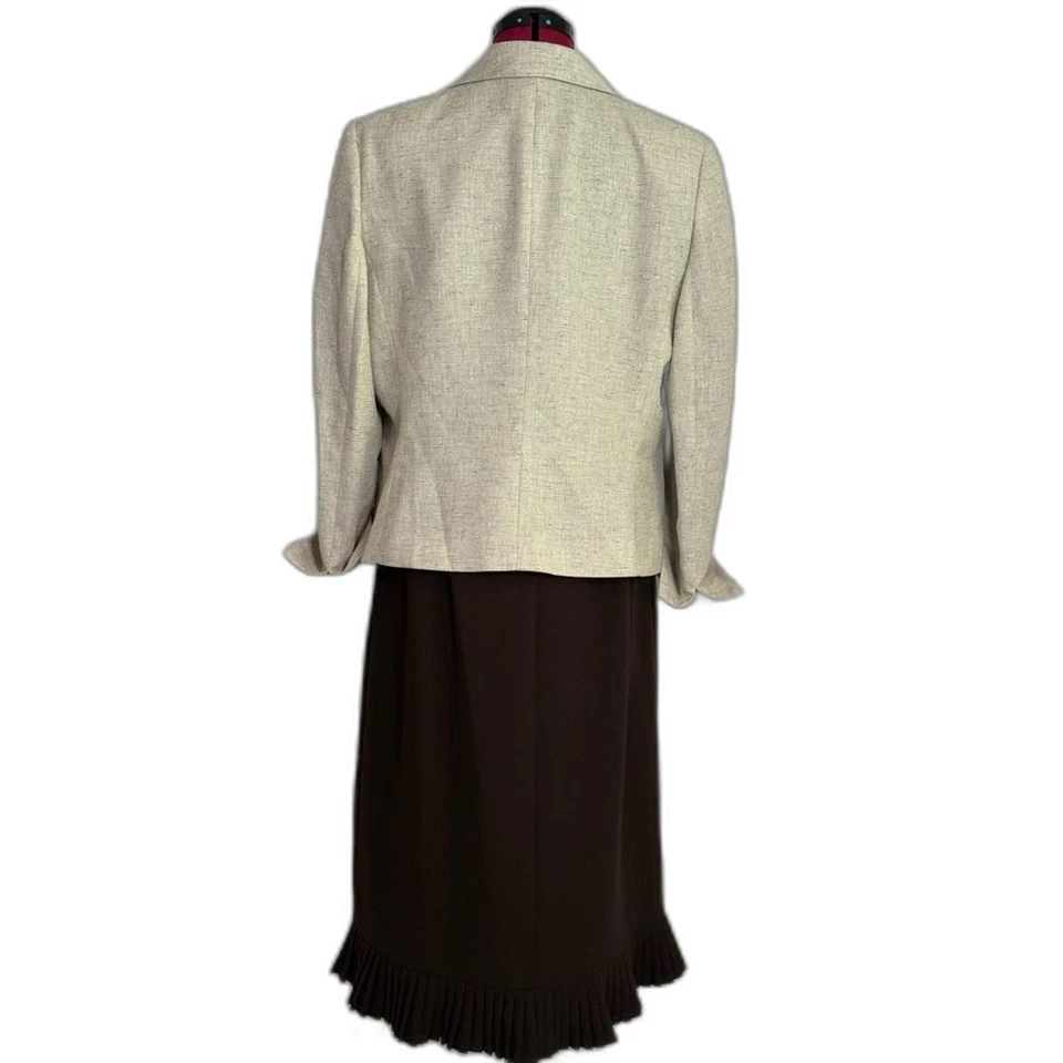 Le Suit Skirt Suit Women's Size 16 Cream & Brown 2-Piece Set Skirt & Blazer - Image 2 of 4
