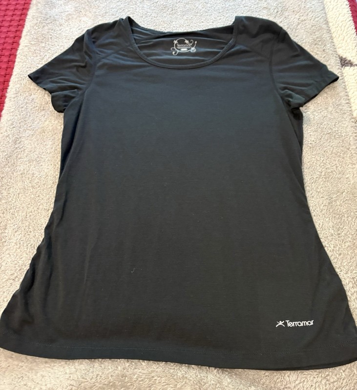 Terramar Woman's Scoop Air Touch Light Weight Shirt Medium