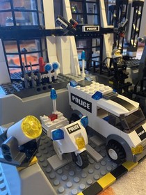 Vintage LEGO CITY: Police Station (7237) - 99% Complete With Minifigures Retired