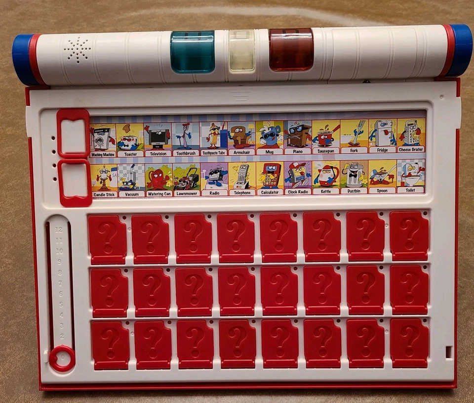 Milton Bradley 2007 Electronic Guess Who? Jogo de tabuleiro FUNCIONA sem caixa 6 cartas - Imagem 4 de 4