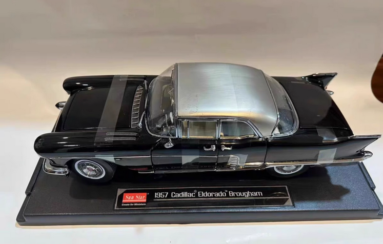 ダイキャストカー1/18 1957 CADlLLAC BROUGHAM ダイキャストカー1/18 1957 CADlLLAC BROUGHAM Diecast car 1/18
