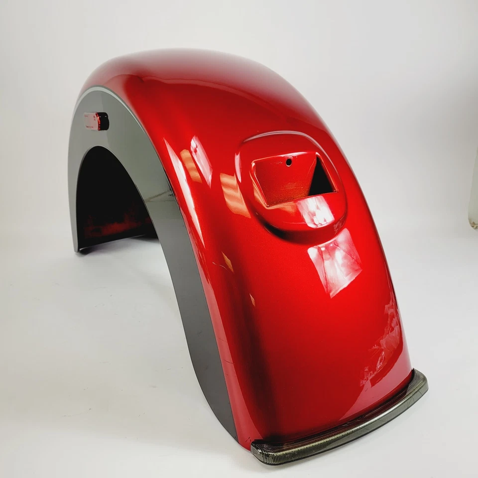 2021 Harley-Davidson CVO Tri Glide Sunset 橙色和日落黑色左后挡泥板 — 第 2/4 张图片