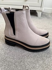 Image of Toms Dakota Boots UK Size 5.5 EU 38 Beige Nubuck