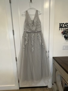 babyonline D.R.E.S.S Gray Sleeveless Tulle Lace Applique Deep V Floor Dress