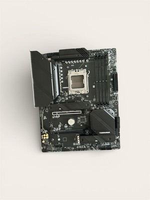 MSI MAG B650 TOMAHAWK WiFi AM5 ATX AMD Mainboard