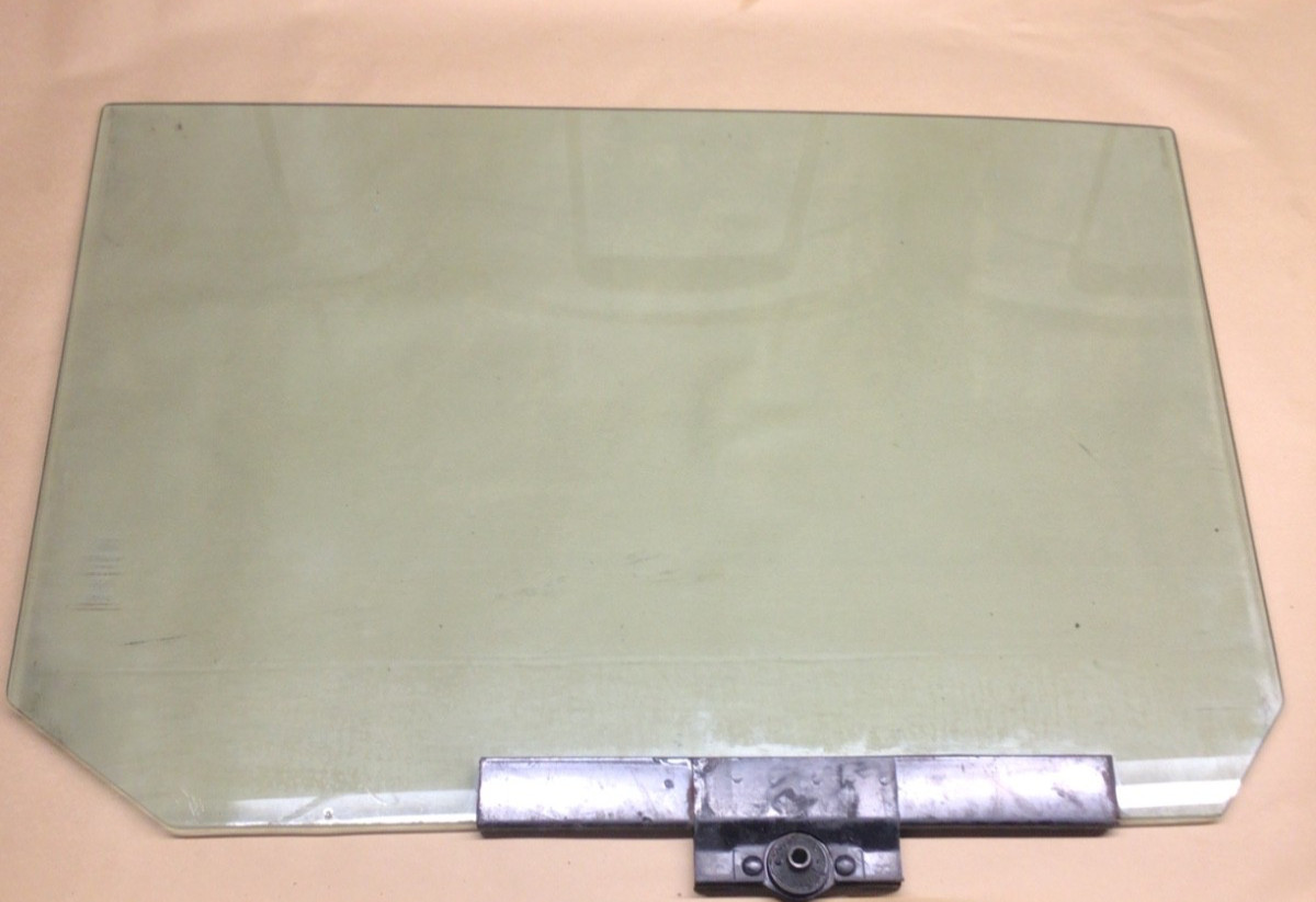 1966 - 1980 Rolls Royce Silver Shadow Silver Wraith II Rear Right Glass Window