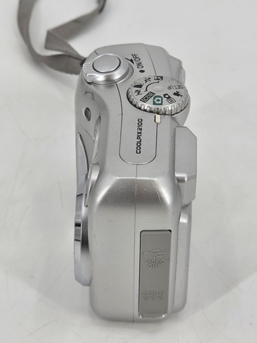 Nikon Coolpix 2100 Digital Camera 2.0MP - WORKS - Picture 3 of 10