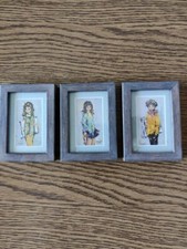 Quadretti piccoli con stampe di ragazzine, cornice grigia dipinta a mano [3]