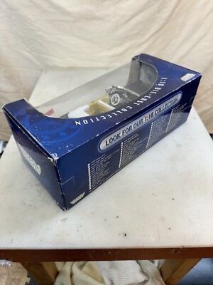 1957 Buick Roadmaster Motor Max 1:18 Scale Die Cast Car “# 73152