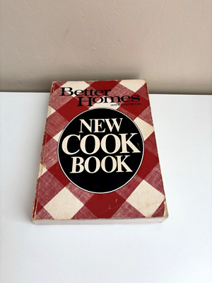 Better Homes and Gardens New Cook book First trade paperback Edition 1984 READ