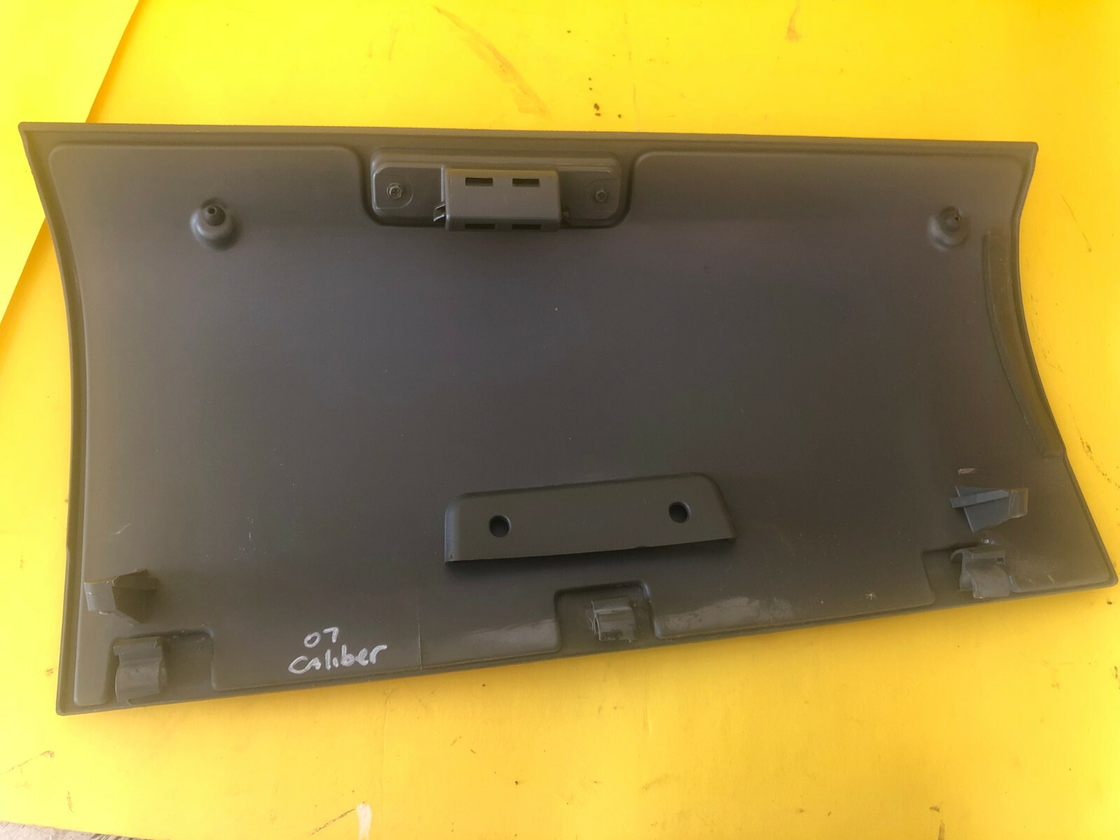2007 2008 DODGE CALIBER SXT UPPER DASH GLOVE BOX COMPARTMENT ASSEMBLY