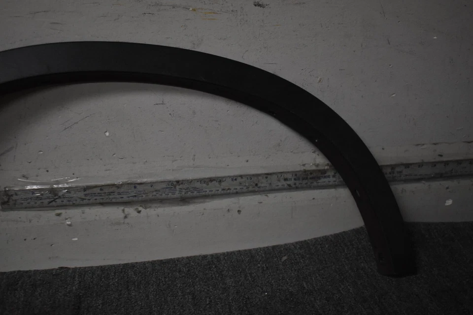 BMW X1 2016 guardabarros trasero derecho acampanado OEM de fábrica Foto 3 de 4