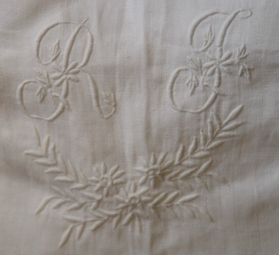 Très Grande Nappe de réception-Damassé de soie- 3 Monogrammes RI  760 X 200 - Photo 4/4