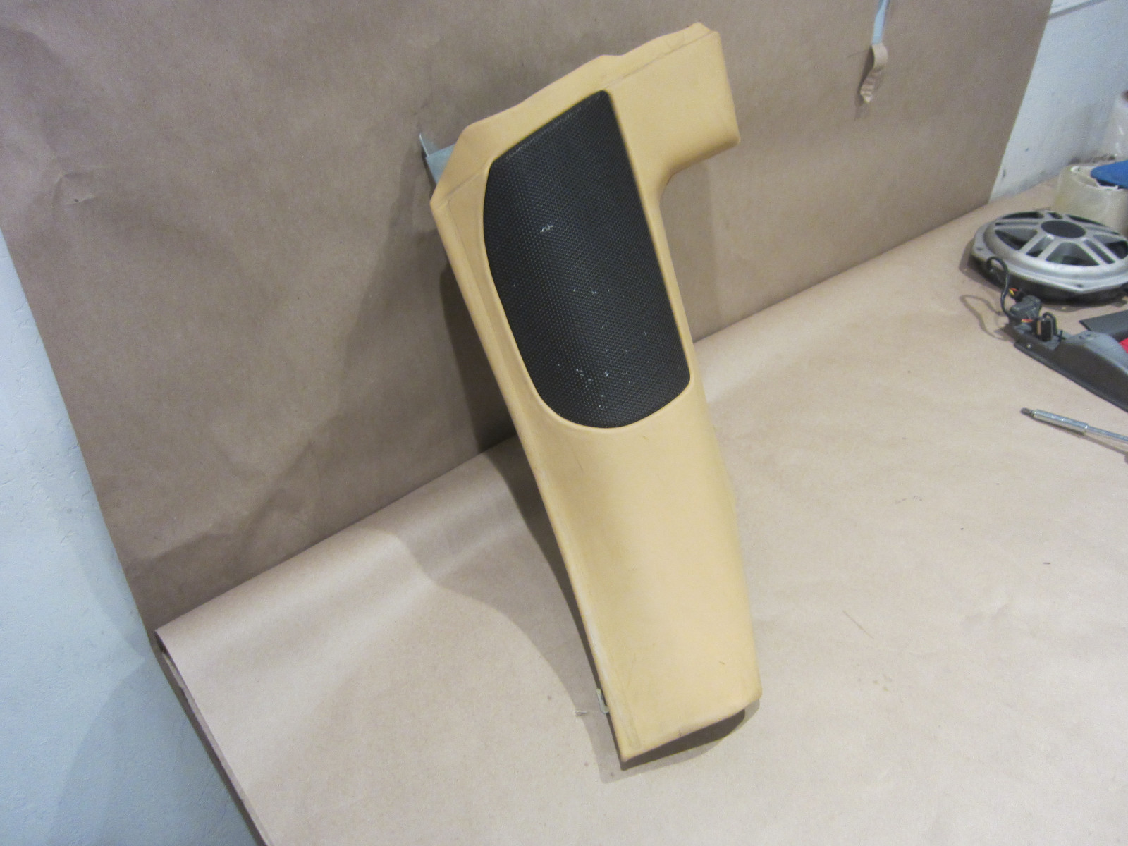 Ferrari 458 Spider - RH Lower Lateral Trim - Beige- P/N 84331305