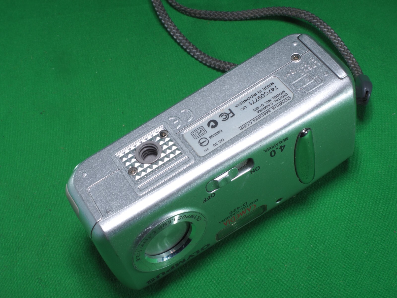 Olympus CAMEDIA D425 Zoom 4.0MP 4x Zoom Digital Camera Silver Parts or