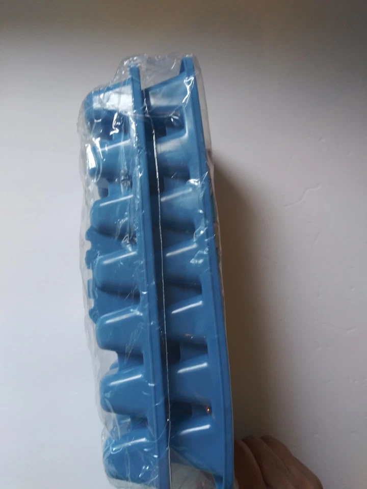 Bandejas para cubitos de hielo de plástico azul vintage nuevas en paquete (2) hechas en EE. UU. 1995 Foto 3 de 4
