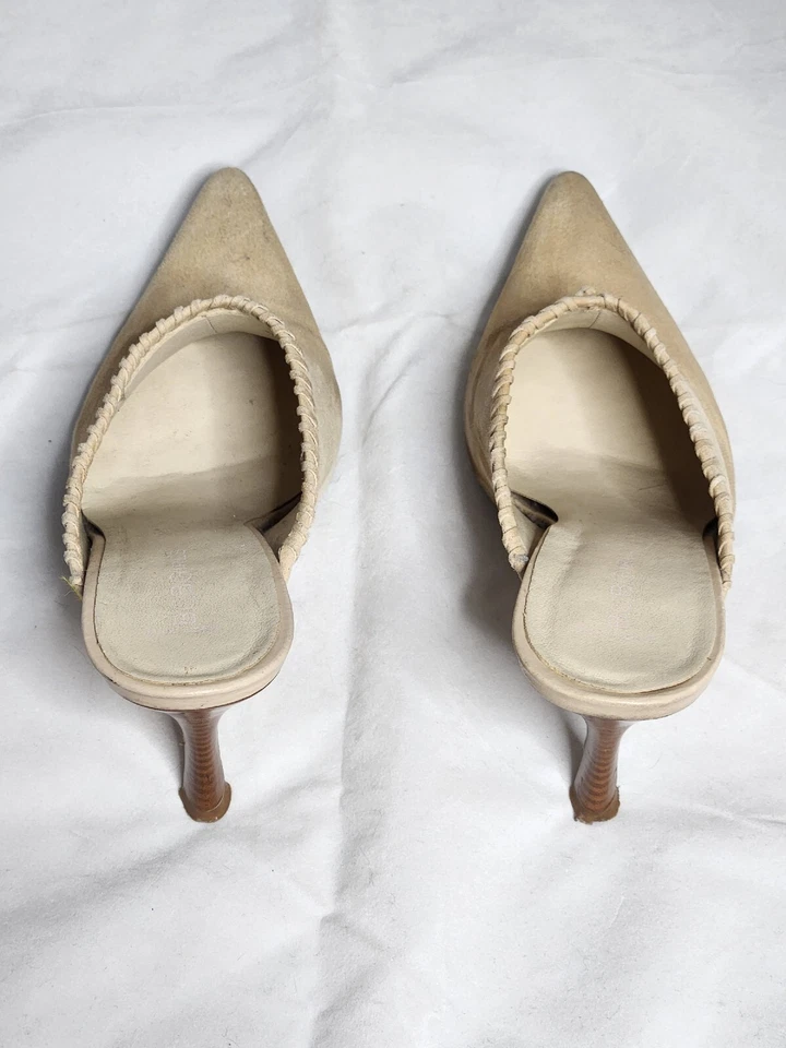 Zapatos de salón de gamuza BCBGirls Max Azria camel. Zapato Talla 7 1/2 (37 1/2) Foto 3 de 4