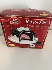 Betty Crocker Bake 'n Fill Flip & Decorate Bake Pan 4 Piece Baking Set, Vintage
