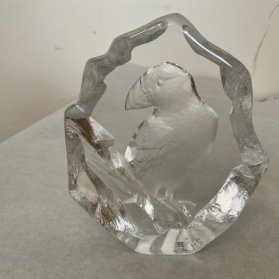 Papageientaucher Vogel Bleikristall Matte Jonason Relief geschnitzt, signiert Eis wie Briefbeschwerer