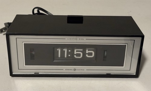 Vintage GE General Electric Roll Dial Flip Alarm Black Clock Lighted Dial Works - Picture 8 of 10