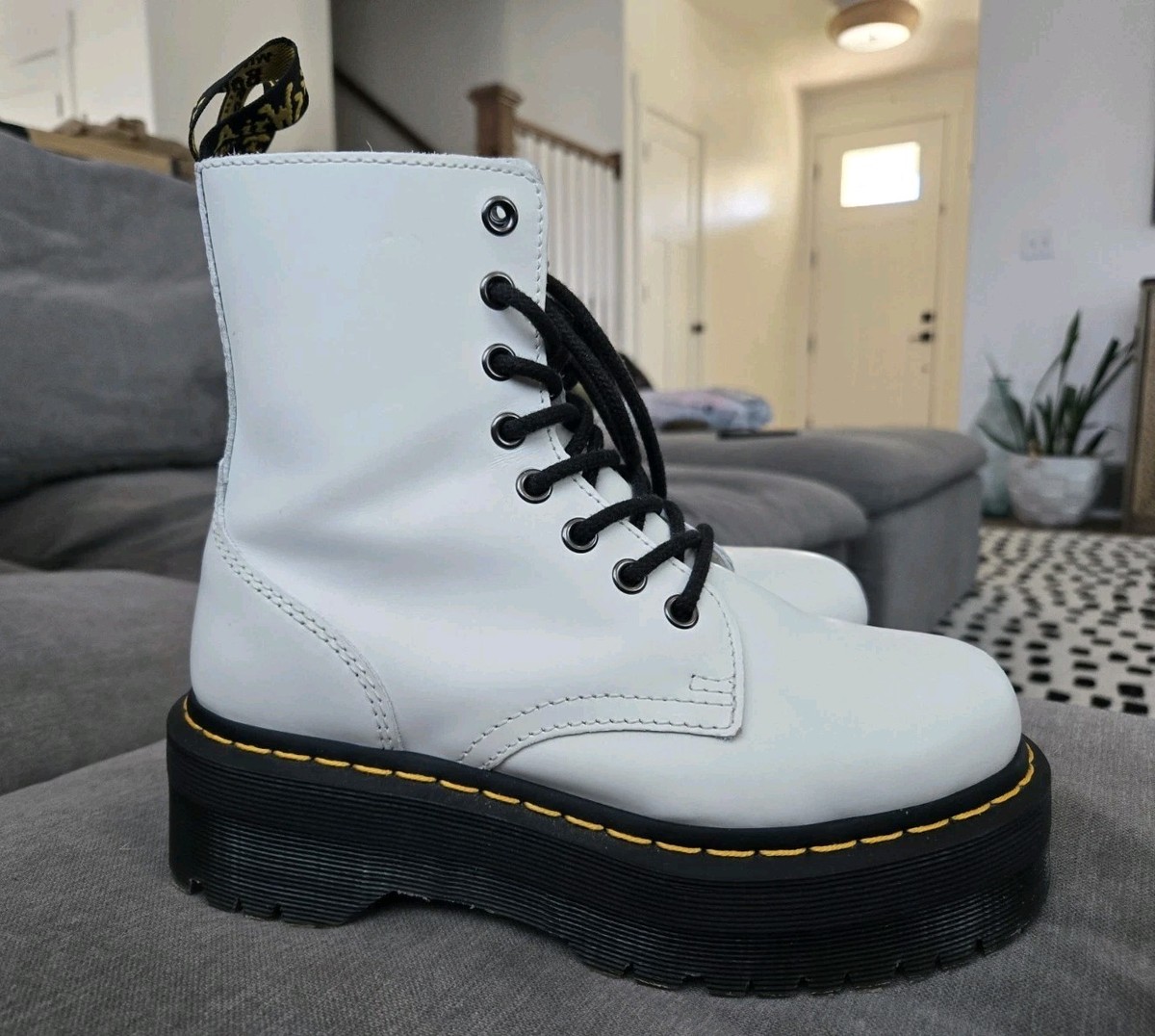 Dr. Martens Jadon Boot Smooth Leather Platforms | Mens 6 / Womens 7.5 | Women main image 2