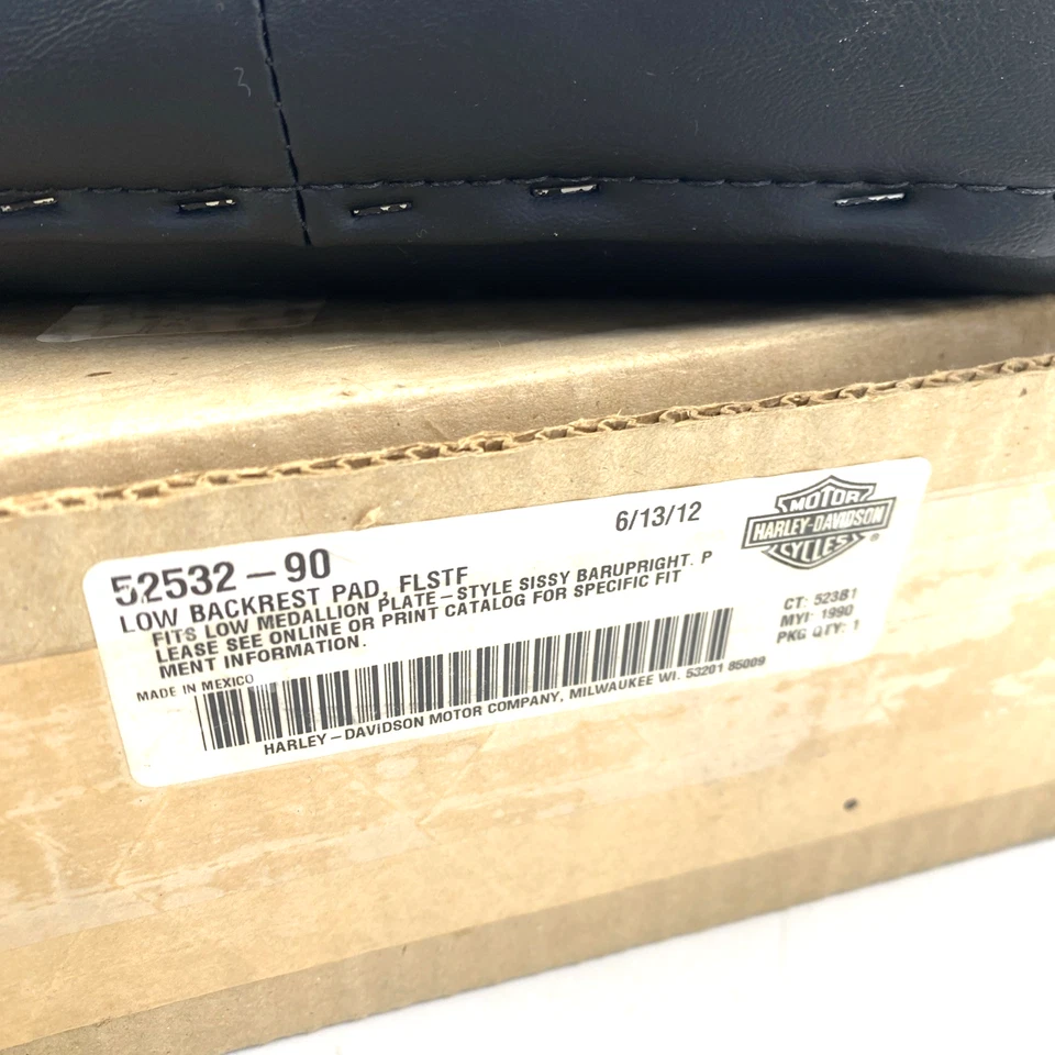 Almohadilla de respaldo bajo Fatboy Medallion Sissy Bar 00-17 Softail OEM Harley 52532-90 Foto 2 de 4