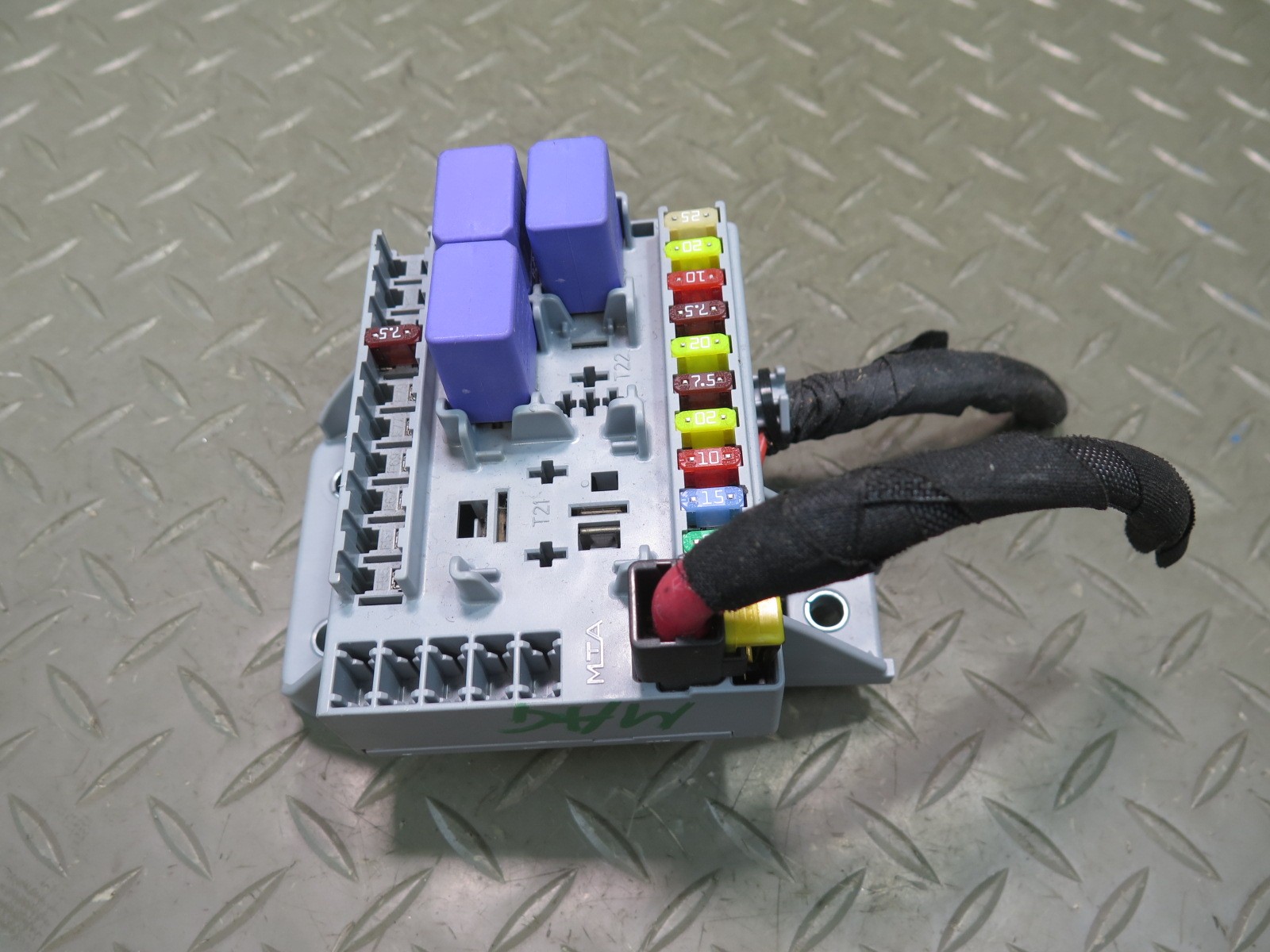 2009-2012 MASERATI GRANTURISMO M145 4.7L SAM FUSE RELAY BOX MODULE 60681003