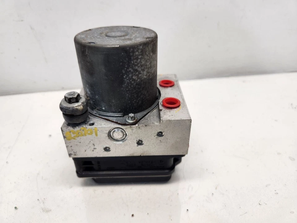 2008-09 Subaru Legacy (2,5 л / вариатор) антиблокировочный тормозной насос с VDC - Изображение 4 из 4