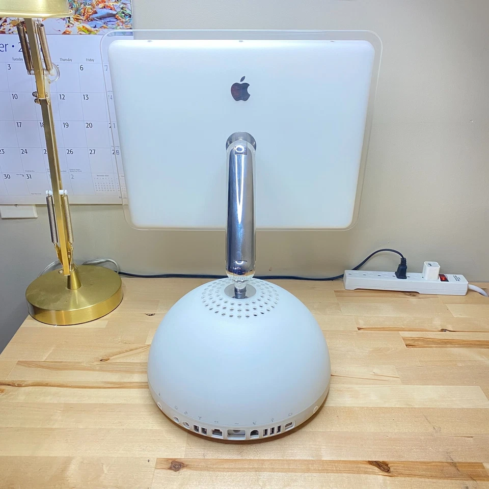 Apple iMac G4 Flat Panel 800MHz 256GB SSD 1GB RAM | OS 9 - OS X - WIN 98 - Image 4 of 4