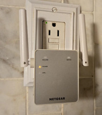 Netgear AC750 WiFi Range Extender Essentials Edition Model EX3700