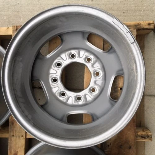 Llanta de acero para camión Chevy-GMC - OEM 11-26 - 17", RUEDA DE DESPEGUE DE 8 OREJETAS Foto 3 de 3