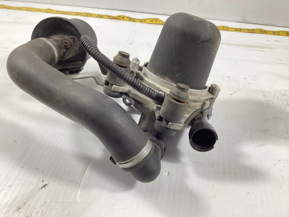 BMW 328i XDRIVE 2009-2013 conector de tubo de aire filtro a bomba de aire original OEM. Foto 3 de 4