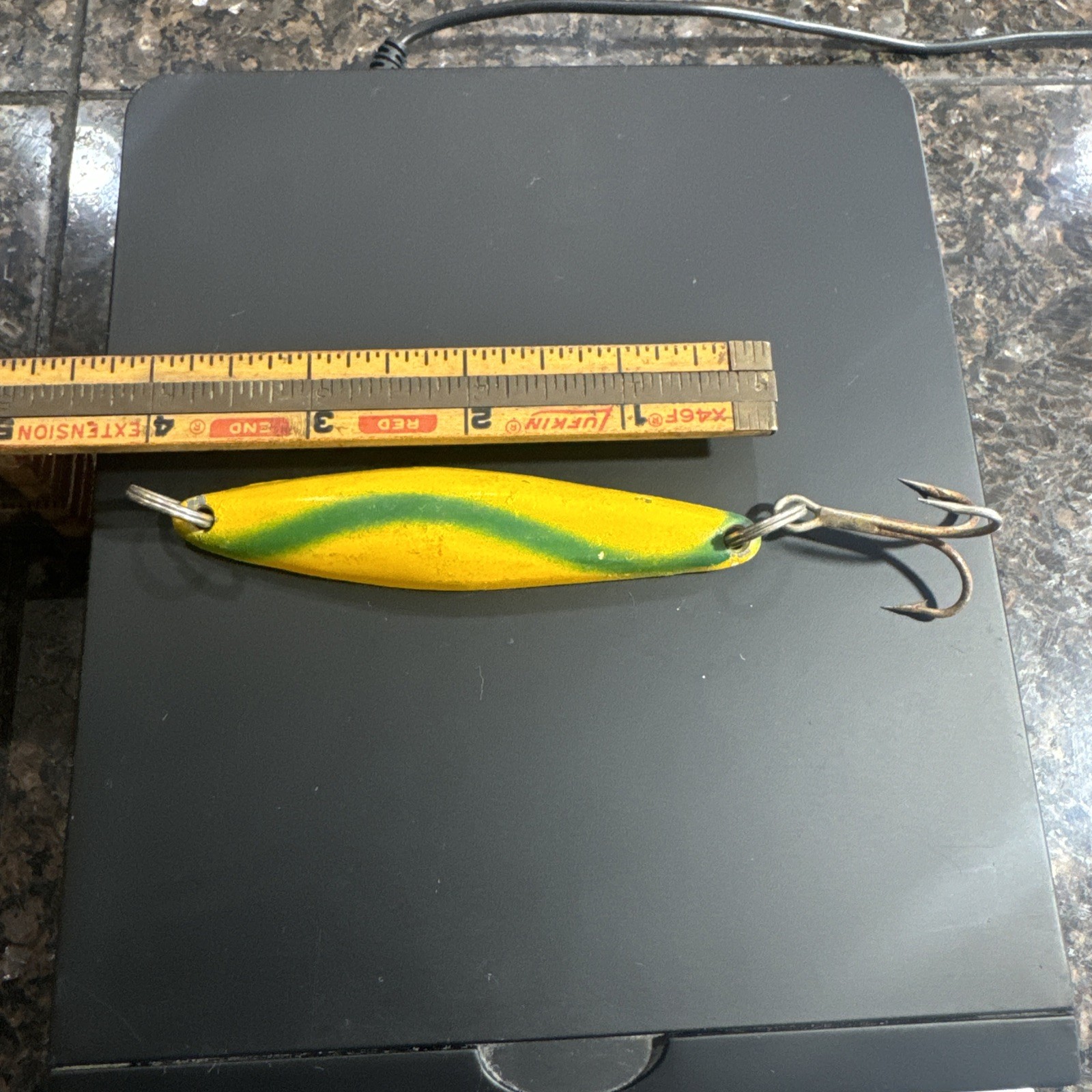 VINTAGE JERRY JIG JIGS STAMPED 4inch / 1 Oz  YELLOW/GREEN TUNA GROUPER SNAPPER