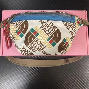 POCHETTE CEINTURE GUCCI FACE NORD du Japon