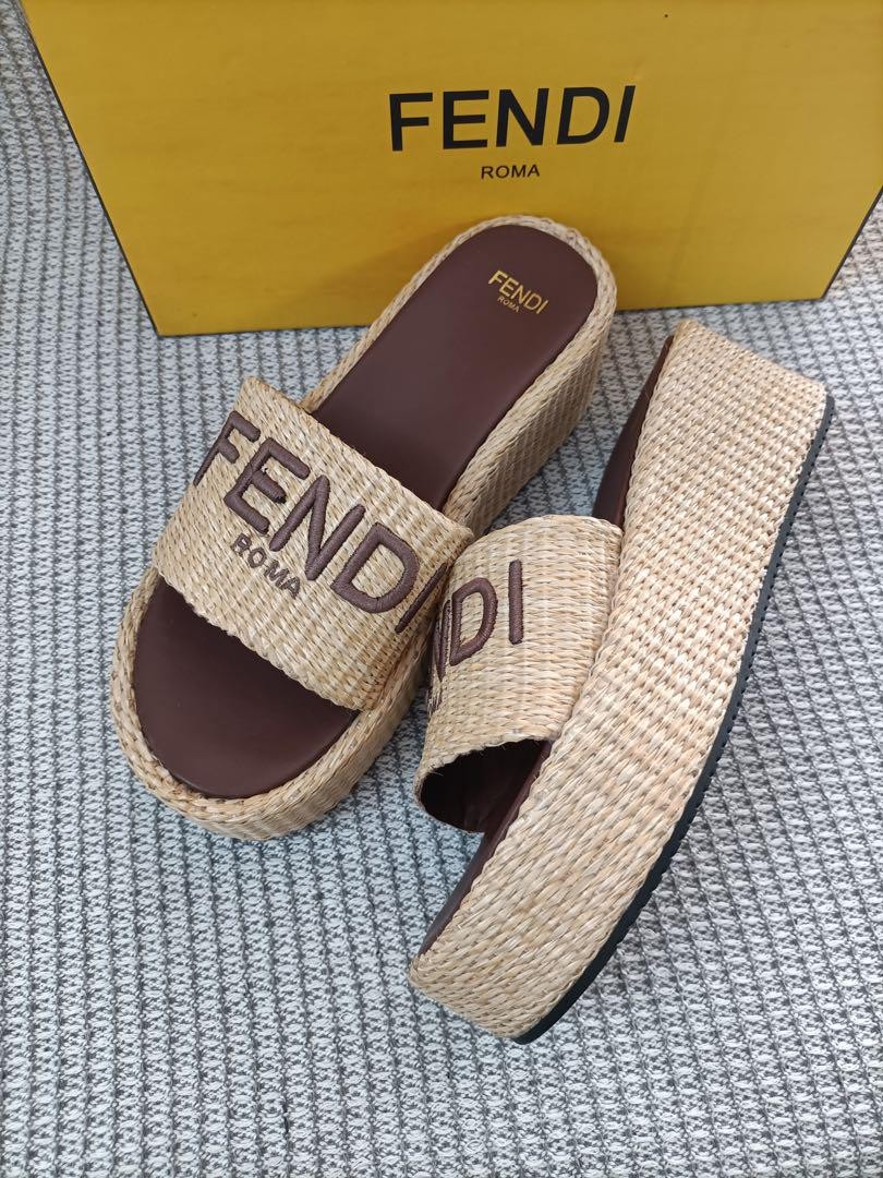 SAOLA Sandali sportivi Fendi US 6 5 usati in ottime condizioni suola spessa senza scatola