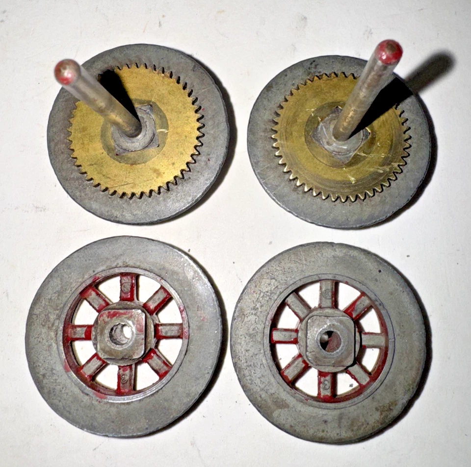 IVES PREWAR O GAUGE LOCOMOTIVE COMPLETE SET OF 4 WHEELS, AXLES - Image 2 of 2
