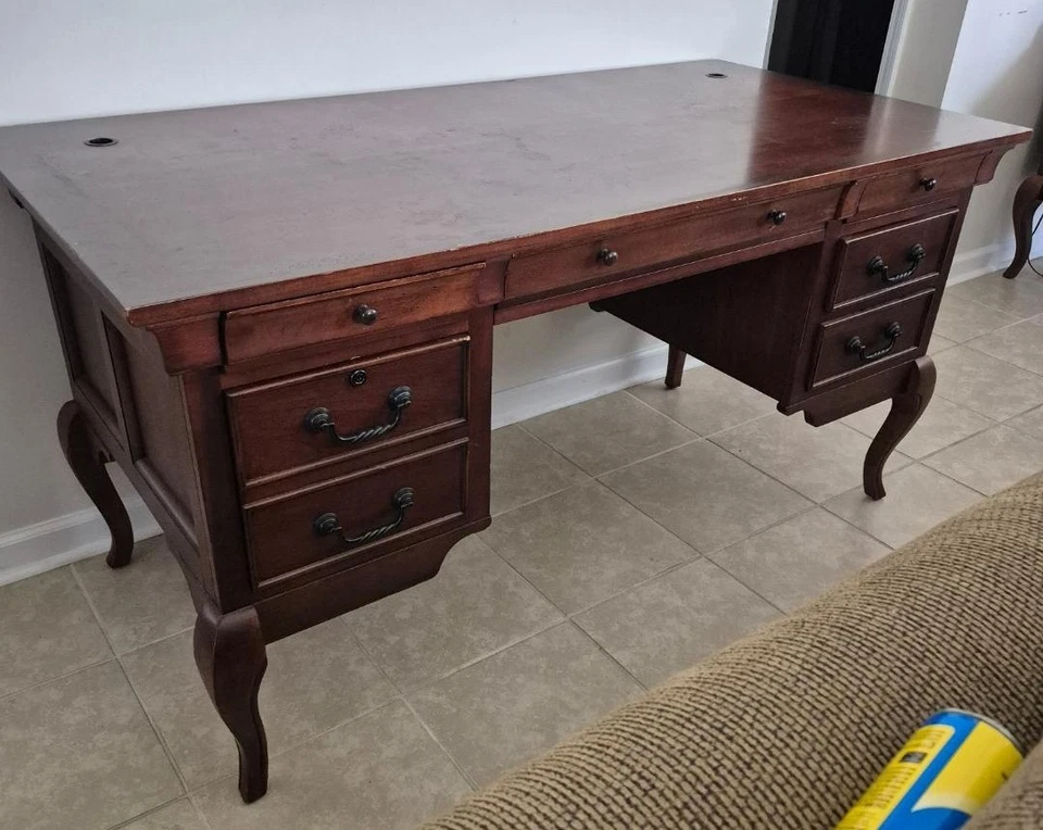 Escritorio vintage 18560 Aspen Home Chateau De Vin madera de cerezo LIGERAMENTE USADO Foto 3 de 4