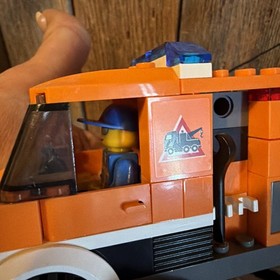 LEGO City 7638 Tow Truck W/ Minifigure