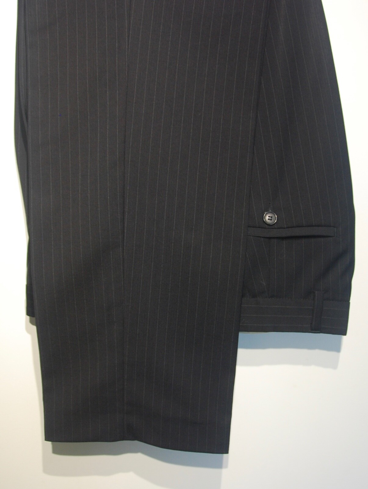 MOSS BROS ( CERRUTI DAL 1881) SUIT SIZE 42L BLACK PINSTRIPE RRP £