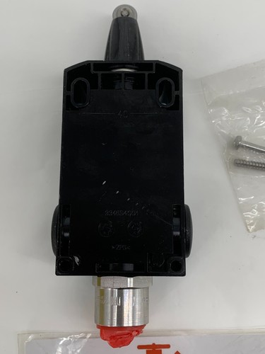 Siemens 3SE5162-0CE02 Limit Switch w/Roller Lever No Box - Picture 5 of 6