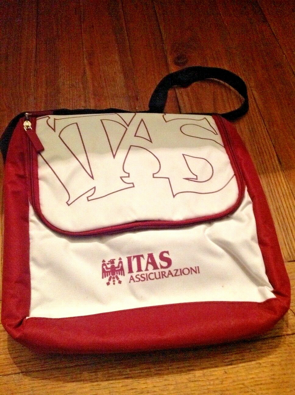 Bolsa A Bandolera Mochila Publicitaria ITAS ASEGURADORAS 25 X 27 CM C.A.