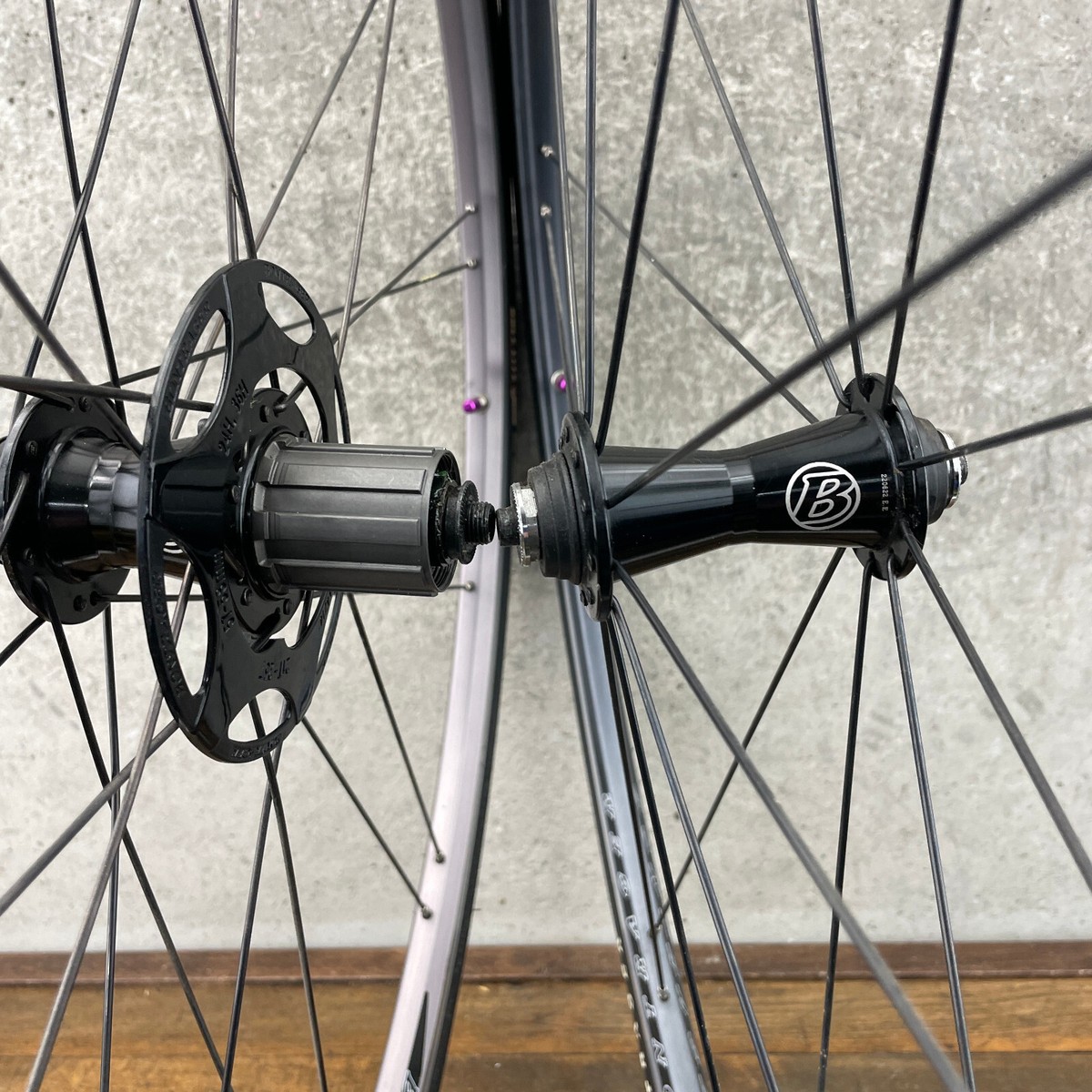 Bontrager Select ロード用ホイール 700c BONTRAGER SELECT WHEELSET 700C 18-24 SPOKE SHIMANO COMP 8, 9
