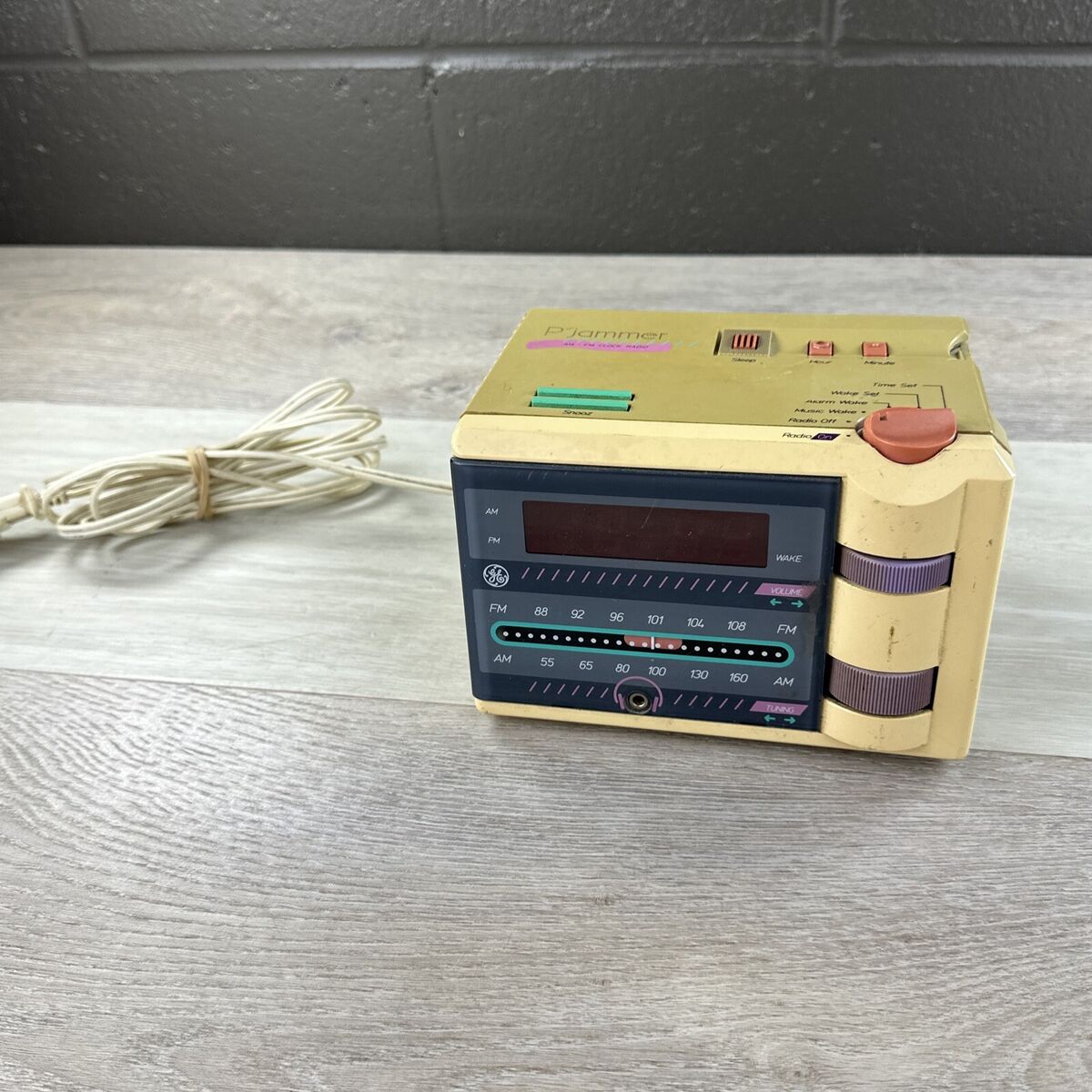 Vintage Alarm Clock Radio GE P'Jammer PJammer 7-4607WHA Vintage Alarm Clock Radio GE P'Jammer PJammer 7-4607WHA
