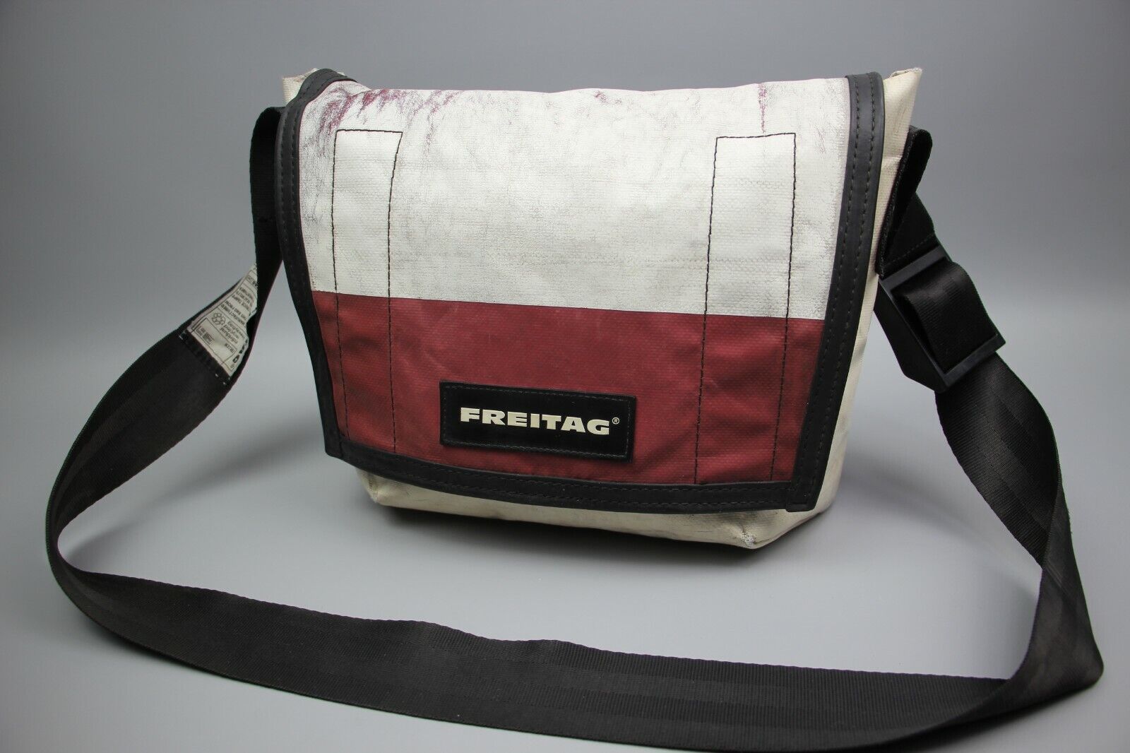 FREITAG F11 LASSIE Red/White Cycling/Casual CLASSIC MESSENGER Bag Size Small