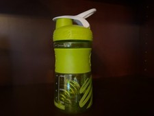 BLENDER BOTTLE SPORT MIXER SHAKER TITAN GRIP PROTIEN SHAKES PRE WORKOUT 20-OZ