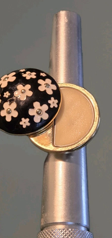 Marc Jacobs Daisy Slide Ring Size 7.5 Large 1.5" Diameter  - Image 3 of 4