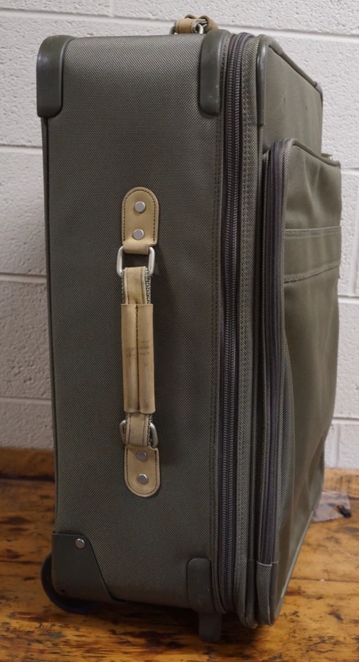 Briggs & Riley U24S-4 Superlight Series 24 Inch Upright Luggage. - Image 4 of 4