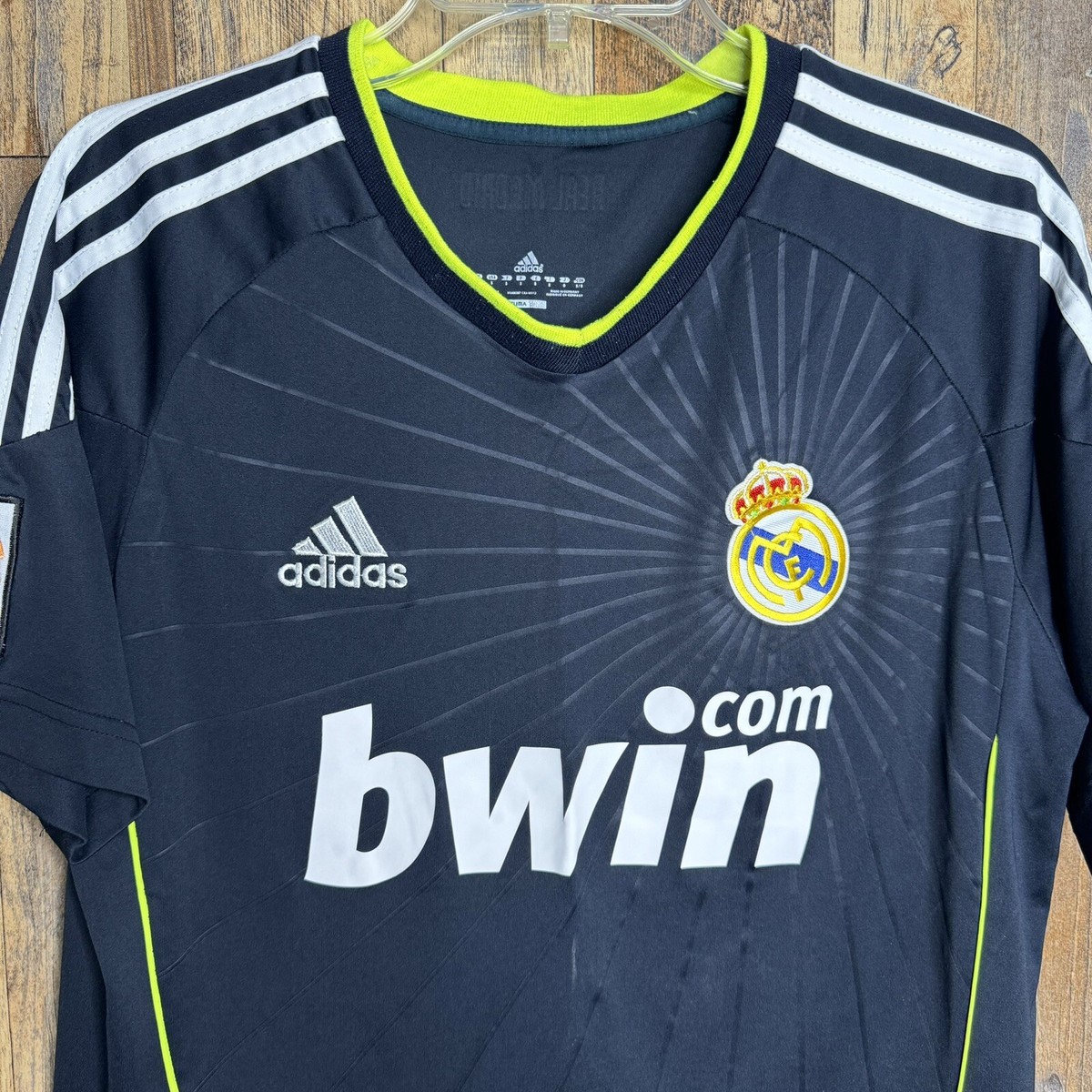 Real Madrid 2010-11 Away Soccer Jersey HIGUAIN #20 Adidas